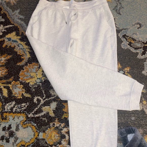 Lululemon ribbed high rise jogger- White Opal - Picture 2 of 6